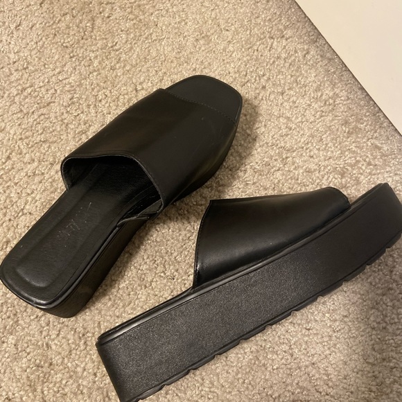 Platforms - Picture 2 of 3